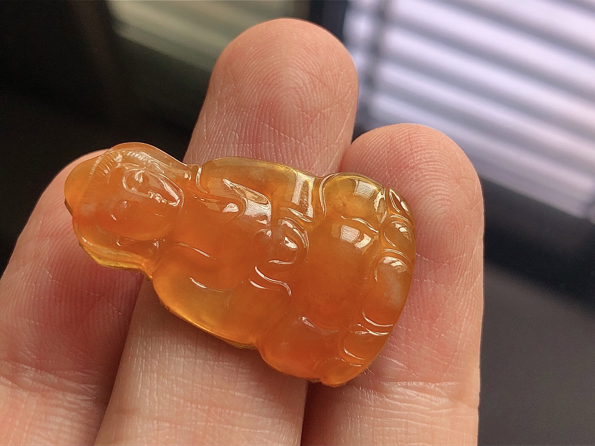 ️ 冰种红翡观音， 色泽极美，通透水润，玉质细腻，雕工精湛，面相慈祥，意境祥和安宁，品相，无裂，尺寸32.5*19.3*3.3
