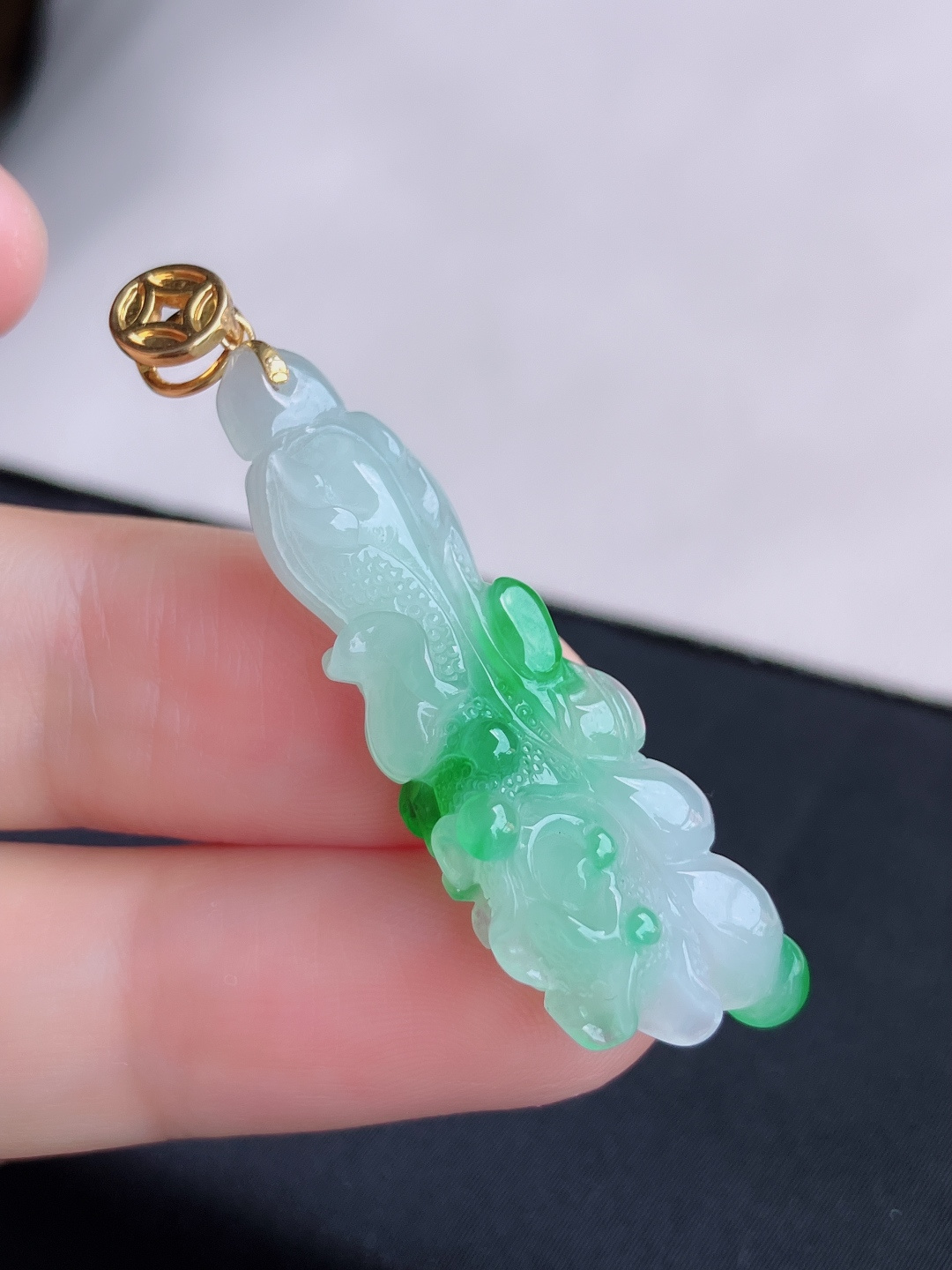 翠绿百财，晶莹剔透，自然光实拍