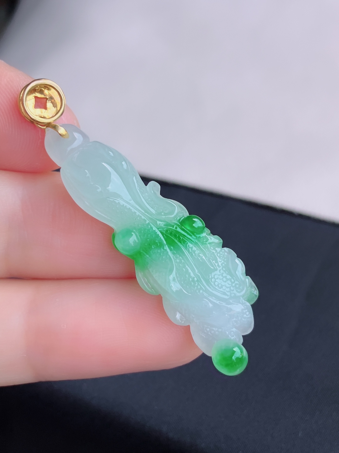 翠绿百财，晶莹剔透，自然光实拍