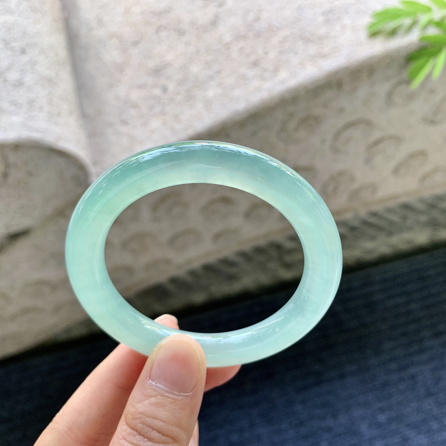 圆条50 51，冰晴绿，清透，水润，种老，细腻，打灯有絮线