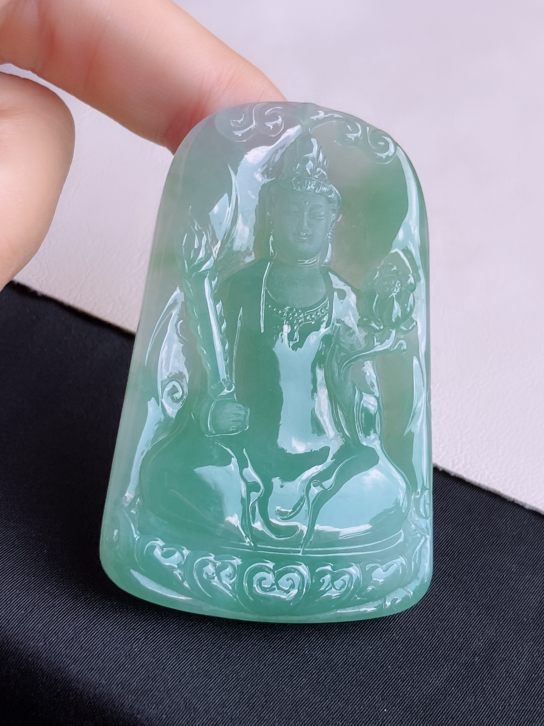 底色虚空藏菩萨，晶莹剔透，自然光实拍