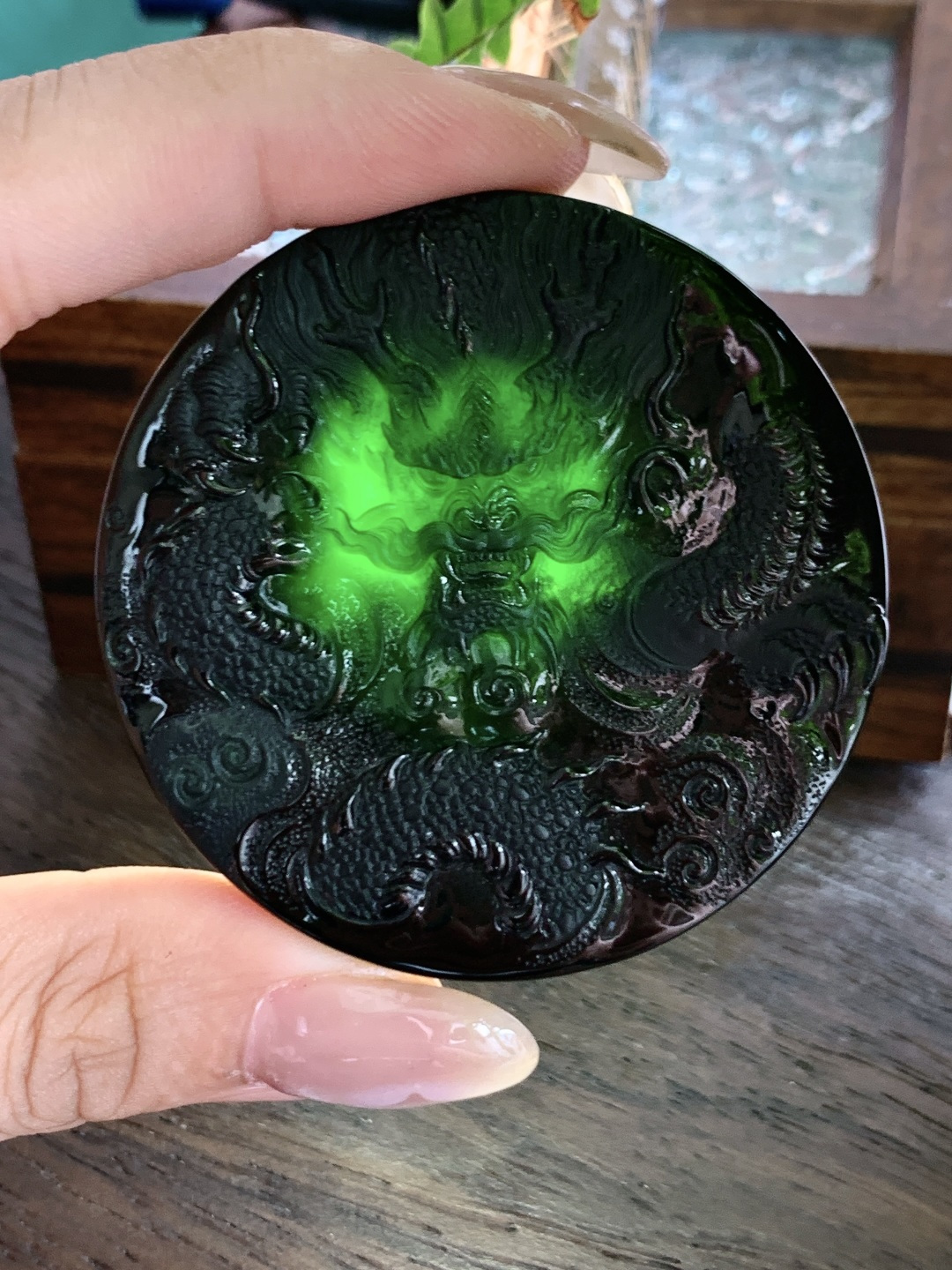 【墨翠】️墨翠龙牌圆牌大龙牌吊坠【说明】缅甸 性比高 厚装【尺寸】55-6.8【重量】43.4克