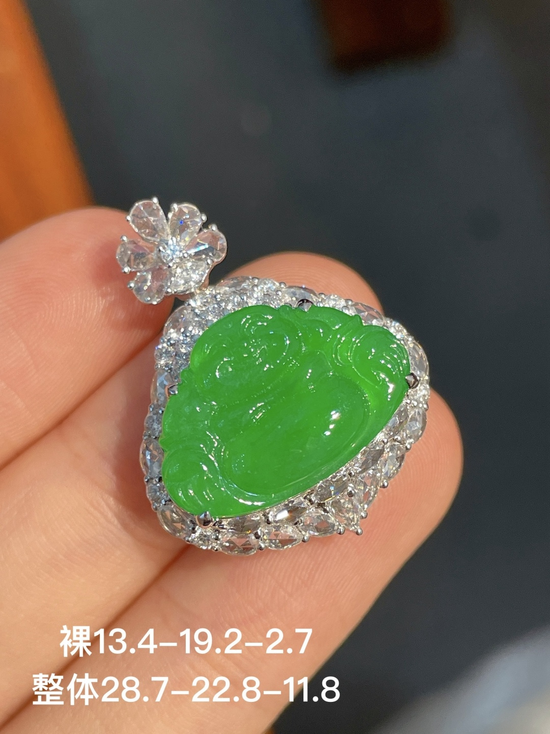 ️阳绿佛公吊坠 无裂 18k金镶嵌，13.4-19.2-2.7