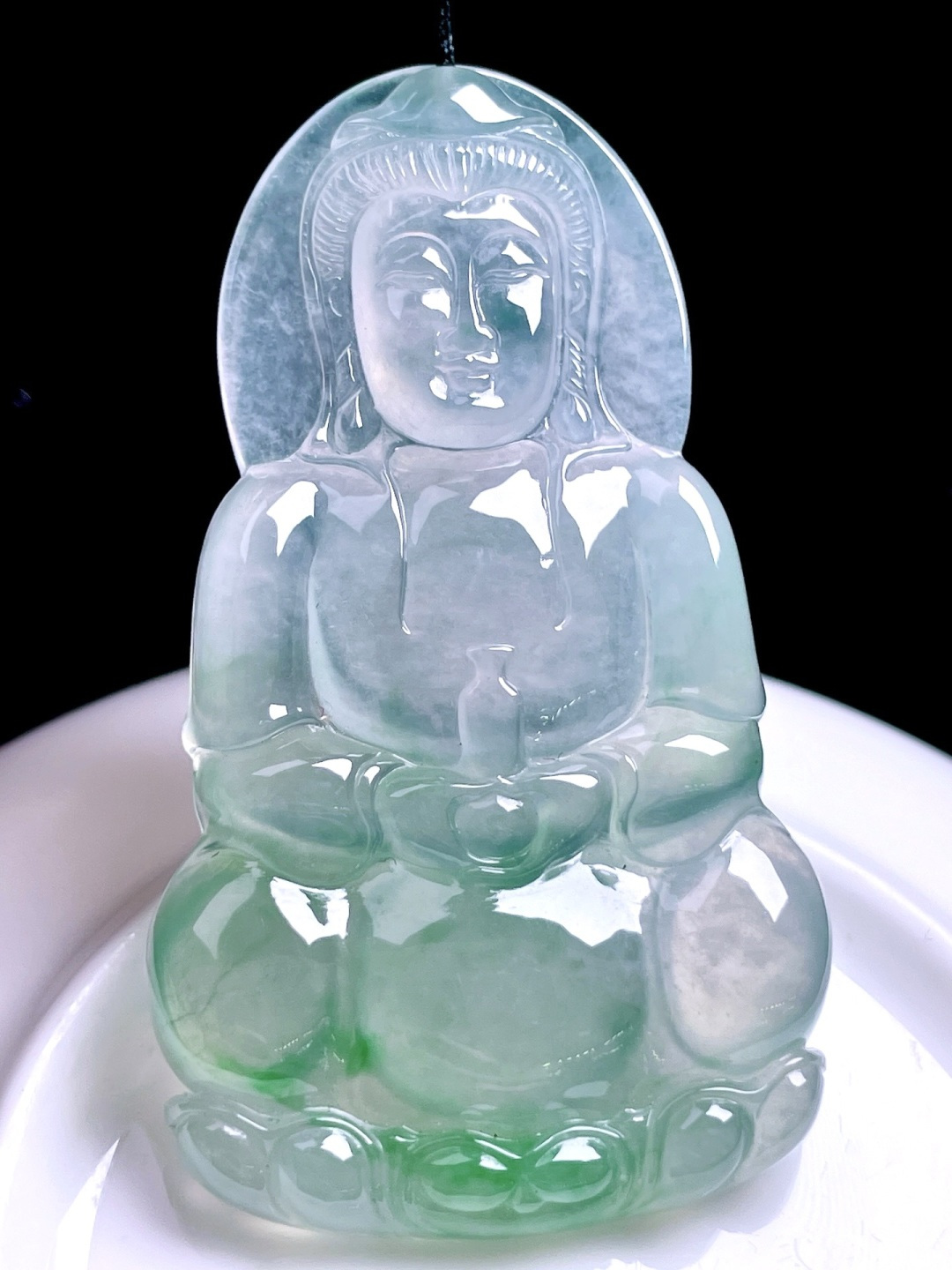 冰种绿花观音，花色灵动，油润冰胶