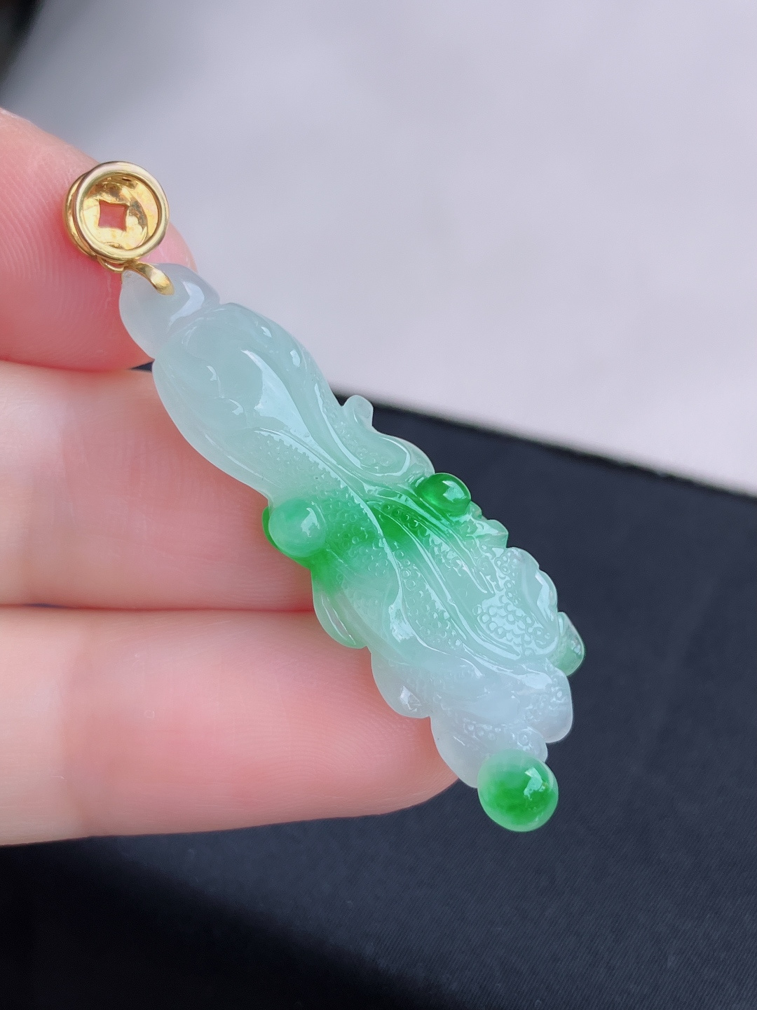 翠绿百财，晶莹剔透，自然光实拍