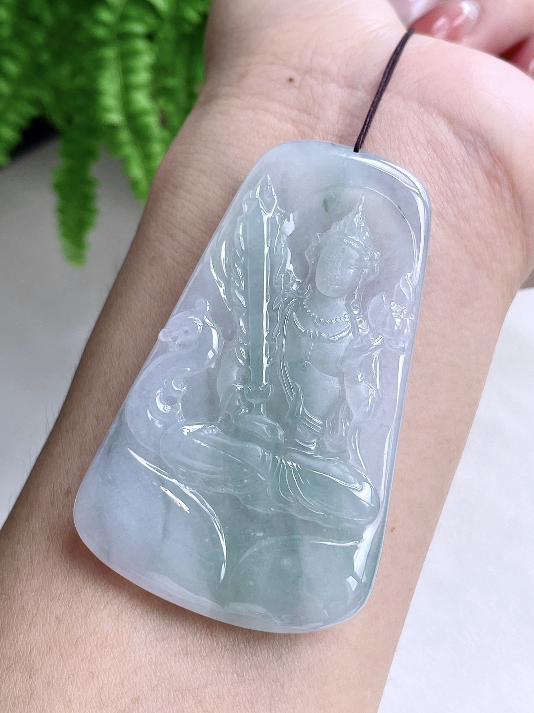 【裸石】糯冰飘花虚空藏菩萨牌吊坠【说明】缅甸 无裂 性比高 厚装【尺寸】65.3-39.3-6【重量】34.8克