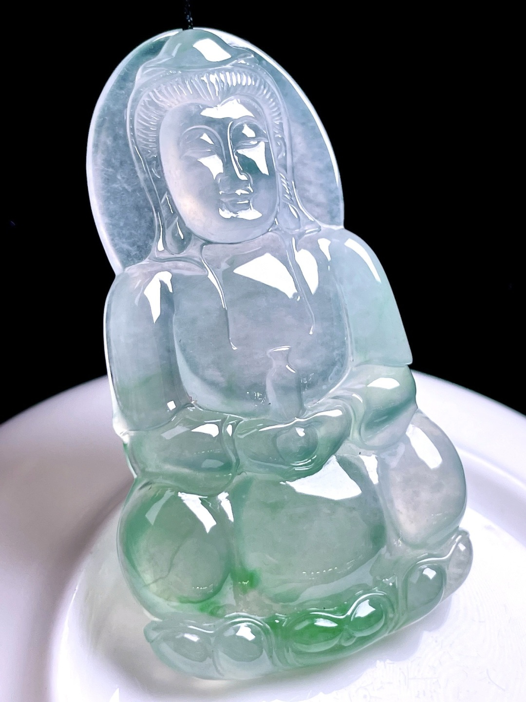 冰种绿花观音，花色灵动，油润冰胶