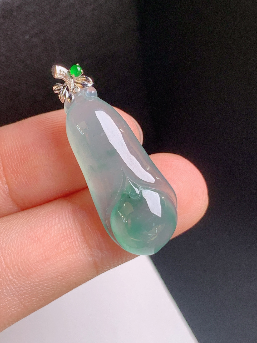 冰种飘花玉兰花吊坠，清透灵动，线条雅致，温婉端庄 530907