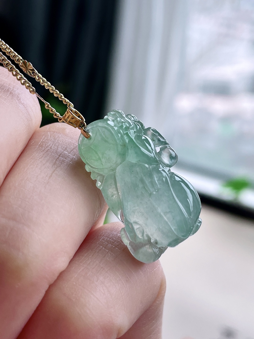 【镶嵌】冰晴水貔貅吊坠【说明】缅甸 18k金镶嵌 无裂 性比高  厚装【整体】27.8【裸石】26.4-14.2-9.8【重量】7.3克