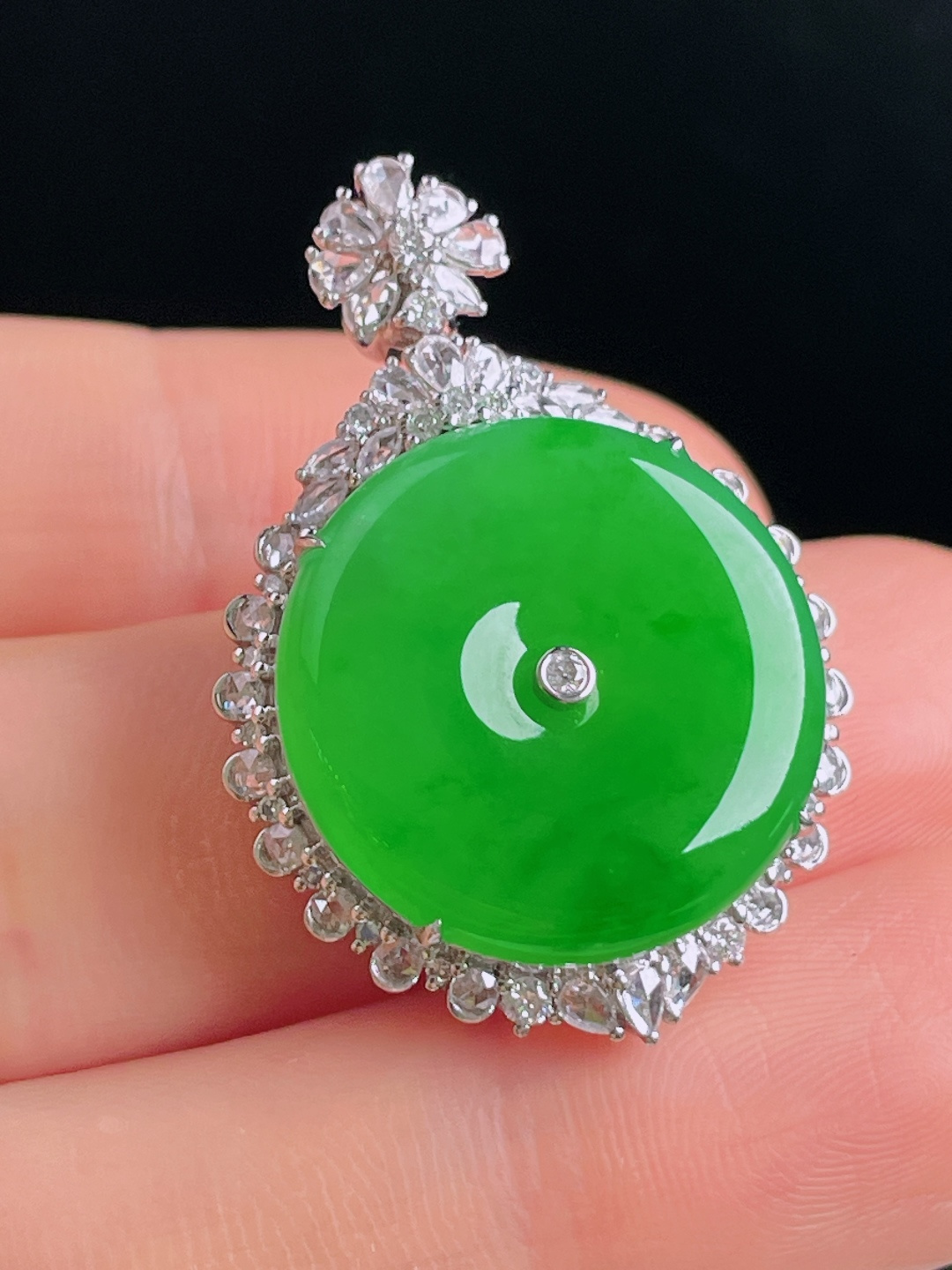 冰绿平安扣，18k镶嵌，老种起光，细底通透，尺寸：33.6/23.4/10.4裸石19.7/3.6mm0909