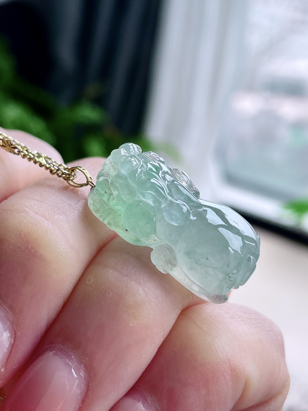 【镶嵌】冰晴水貔貅吊坠【说明】缅甸 18k金镶嵌 无裂 性比高  厚装【整体】27.8【裸石】26.4-14.2-9.8【重量】7.3克