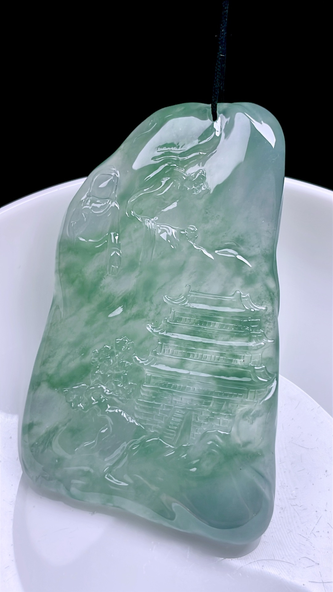 冰种飘花山水牌 飘花灵动，种老起胶 尺寸：66.5/40/6.8