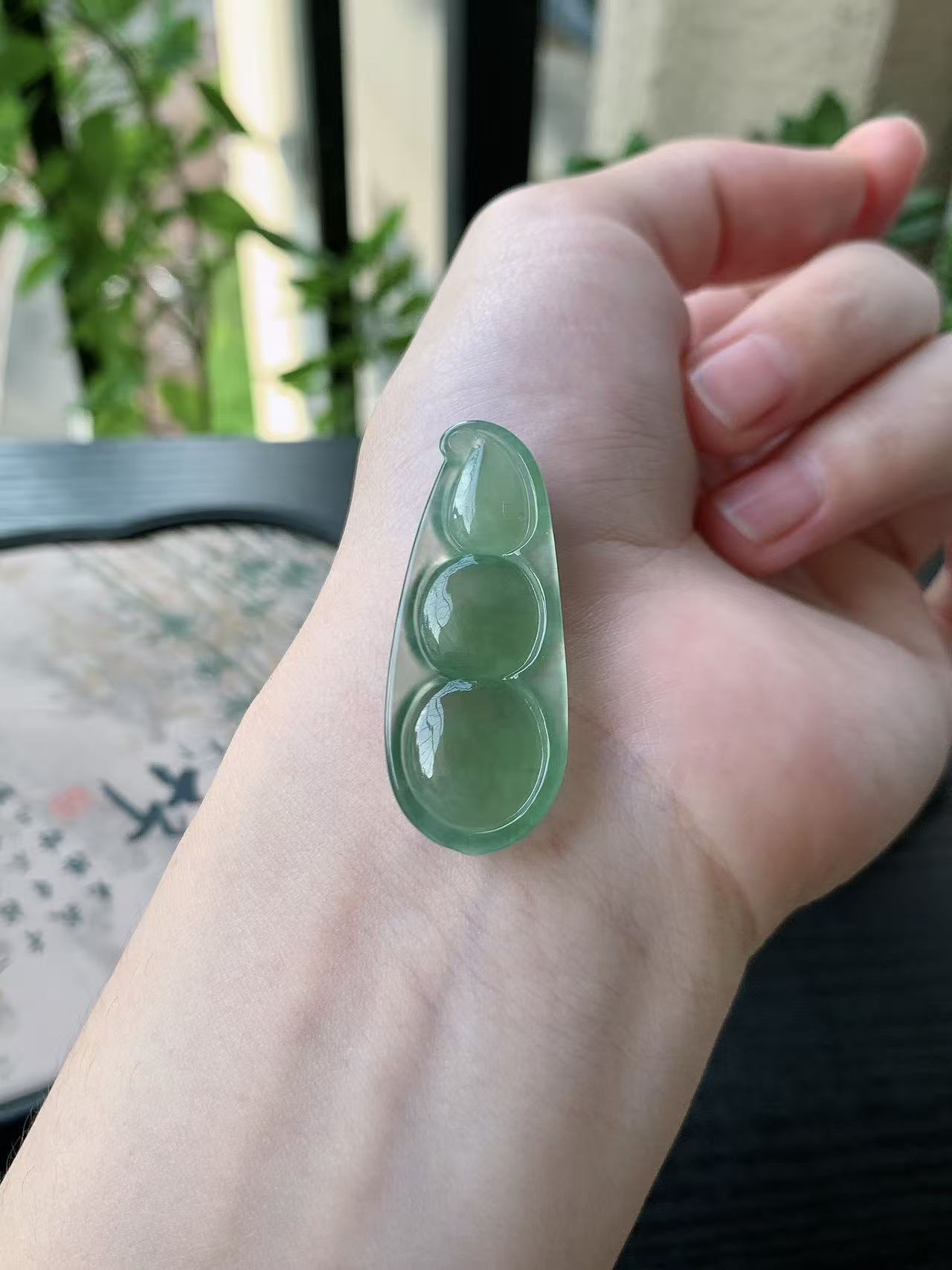 老坑冰种胶感满色福豆吊坠