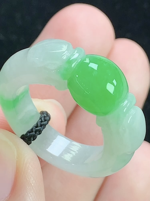 飘阳绿双龙护主戒指，无裂，内径尺寸18-8.6-7.2mm，17号手寸，j10pa09