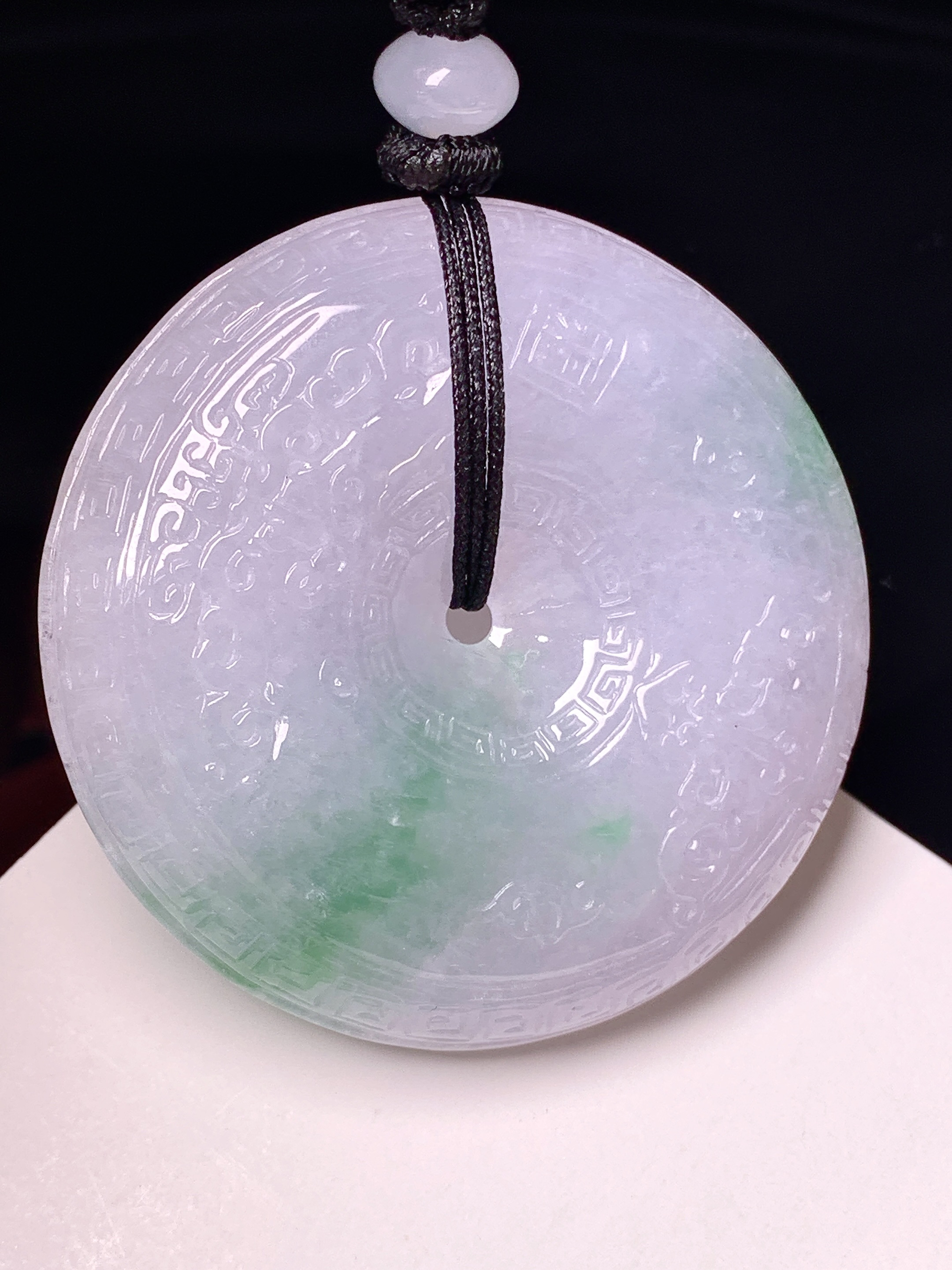 飘绿平安扣吊坠 玉质细腻 色泽艳丽清新 水润亮眼 整体尺寸44.2*11 w1