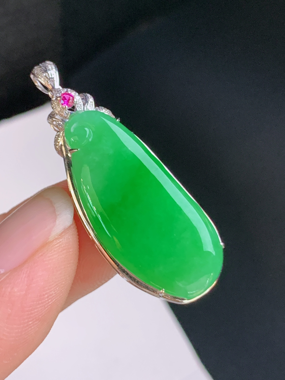 ️ 正阳绿福瓜吊坠，色浓水润，雕工饱满，端庄显贵