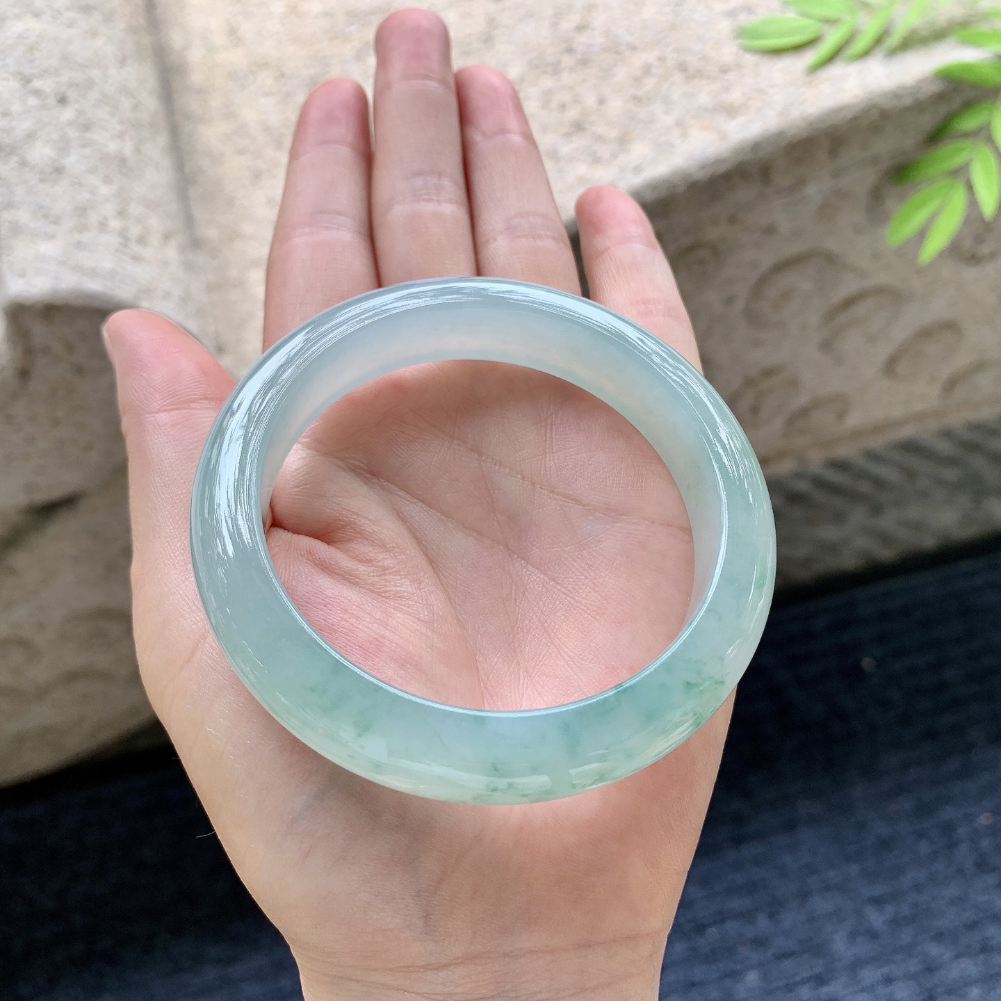 正圈56 57，冰糯晴绿飘花，水润，种老，细腻，无裂