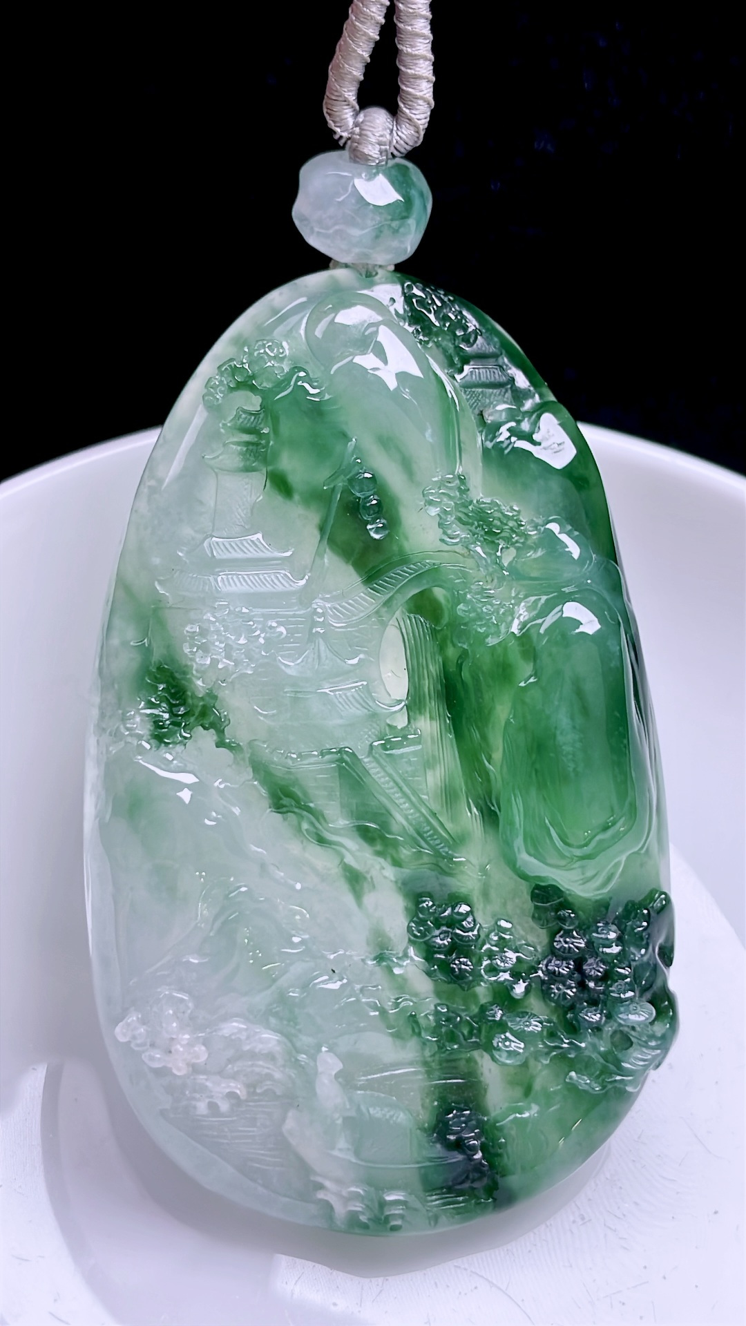 冰种飘花山水牌 飘花灵动，种老起胶 尺寸：67.7/42.7/9.9