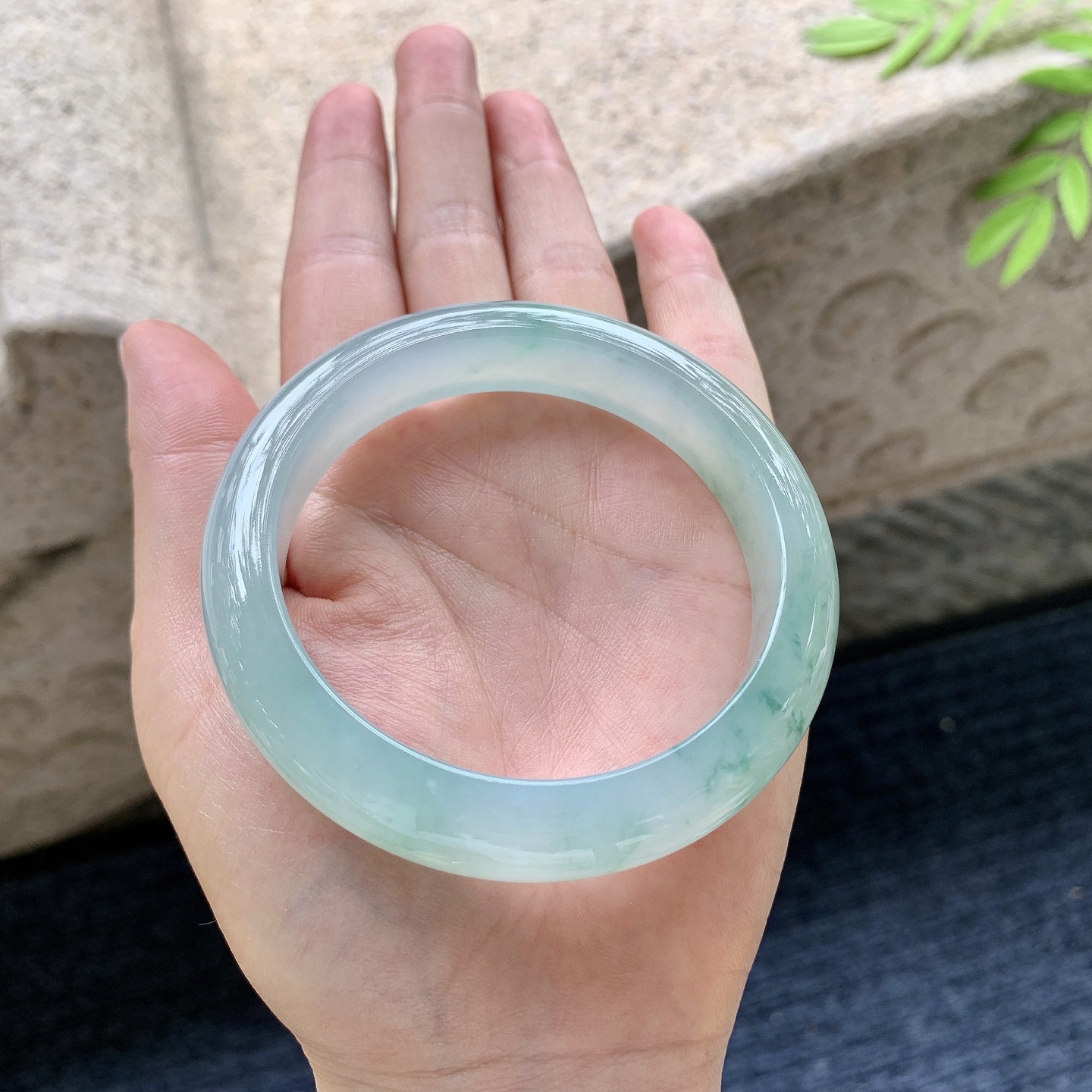 正圈56 57，冰糯晴绿飘花，水润，种老，细腻，无裂