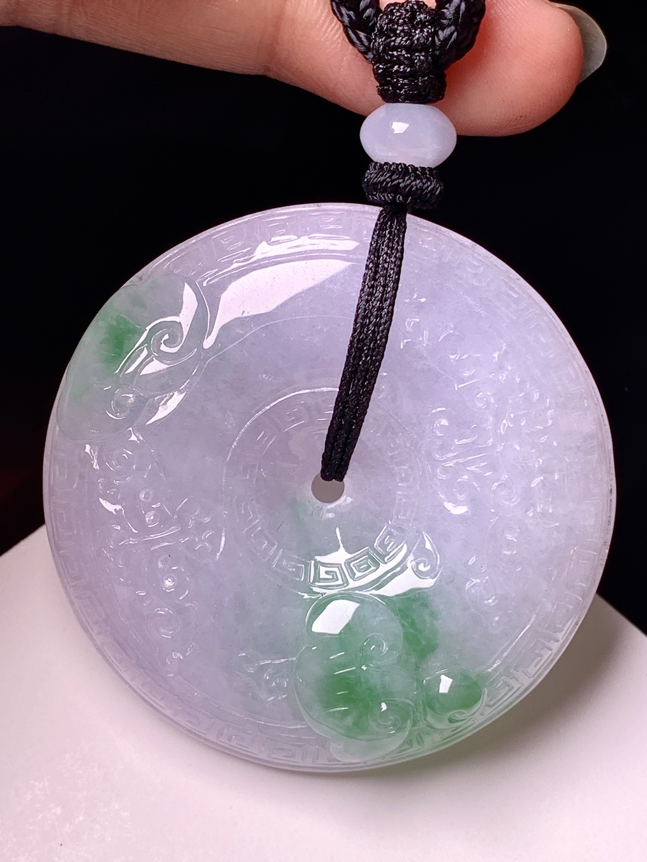 飘绿平安扣吊坠 玉质细腻 色泽艳丽清新 水润亮眼 整体尺寸44.2*11 w1