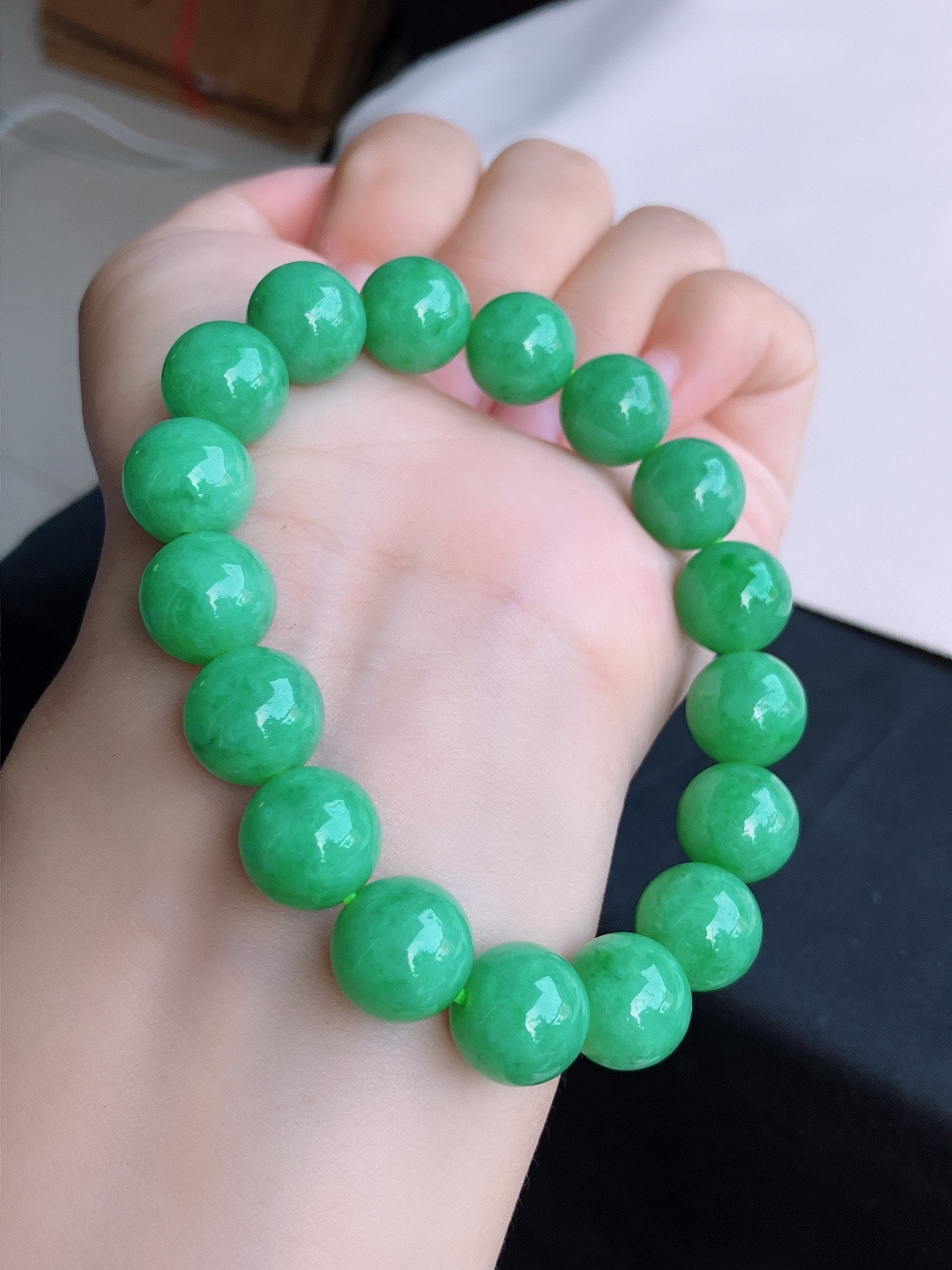 绿底手串，饱满大气，尺寸12.6/自然光实拍