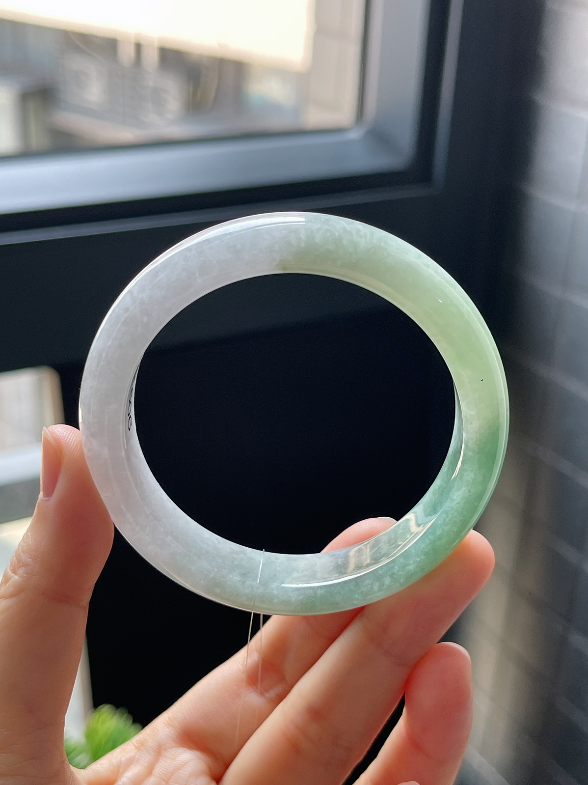 正圈53圈口，翡翠糯化种飘绿手镯