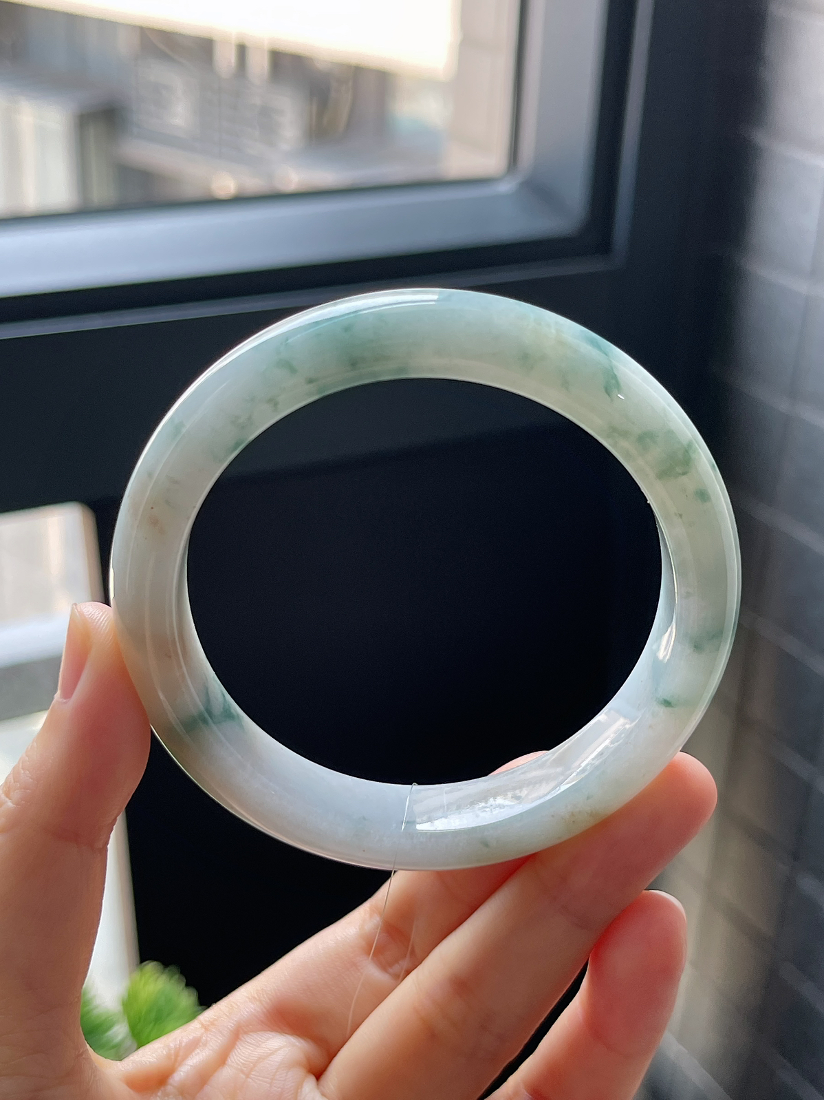 正圈58.2圈口，翡翠糯化种飘绿手镯
