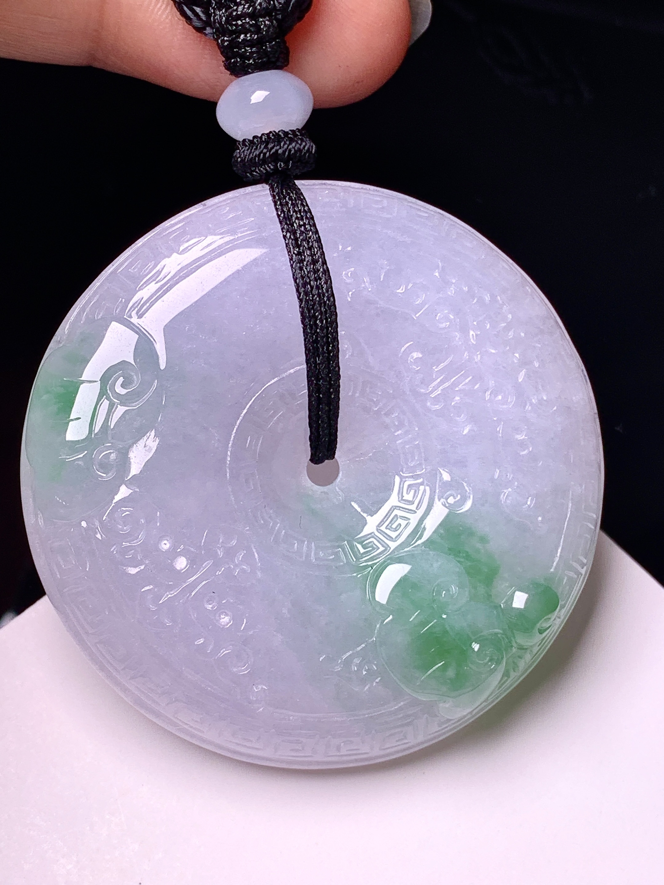 飘绿平安扣吊坠 玉质细腻 色泽艳丽清新 水润亮眼 整体尺寸44.2*11 w1