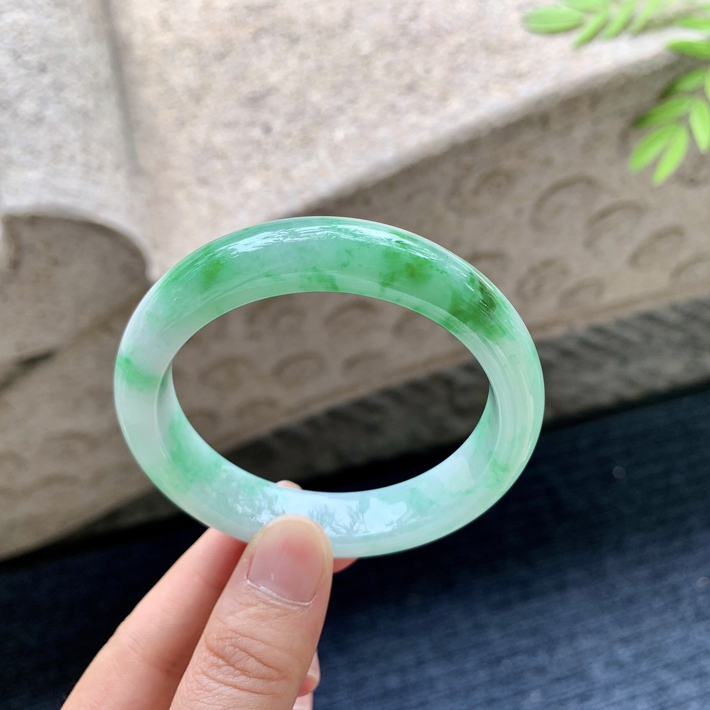 正圈52 53，细糯飘绿，水润，种老，细腻，打灯有纹线