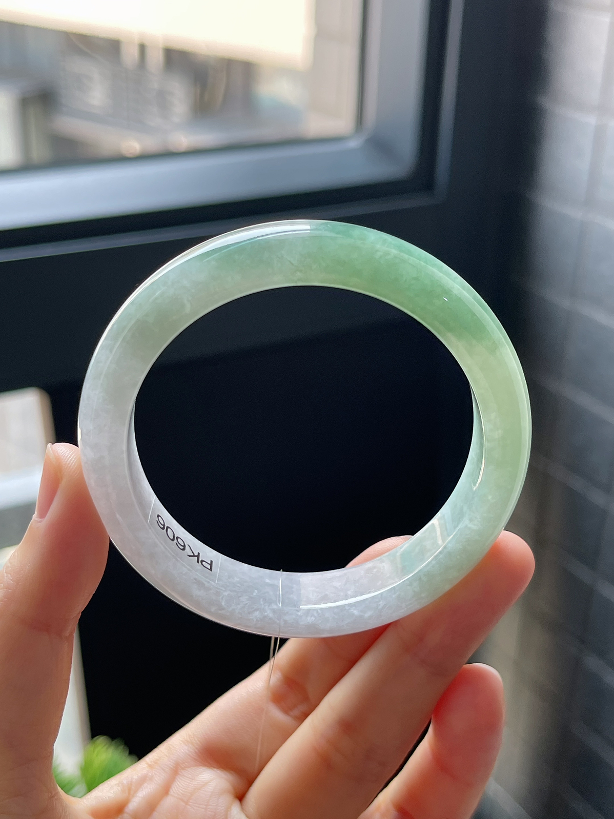 正圈53圈口，翡翠糯化种飘绿手镯