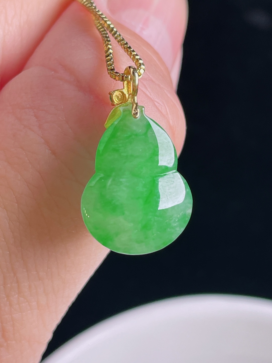 阳绿葫芦，18k镶嵌，老种起光，细底通透，尺寸：21.3裸石17/13/7mm0910