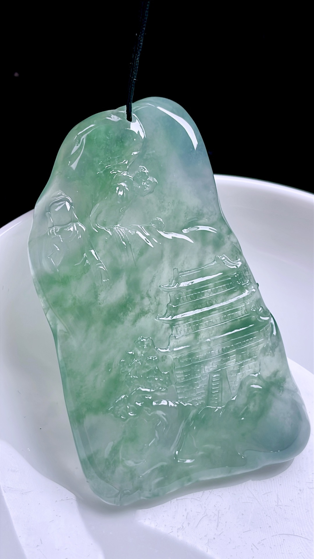 冰种飘花山水牌 飘花灵动，种老起胶 尺寸：66.5/40/6.8