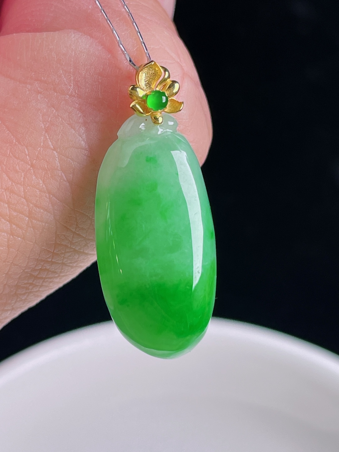 辣绿福瓜，18k镶嵌，老种起光，细底通透，尺寸：28裸石23.5/12/6.4mm0910