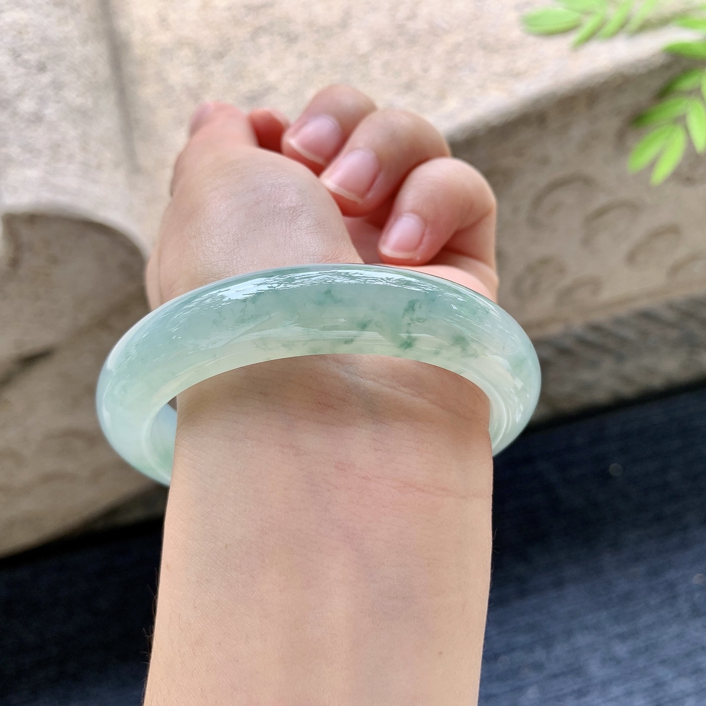 正圈56 57，冰糯晴绿飘花，水润，种老，细腻，无裂