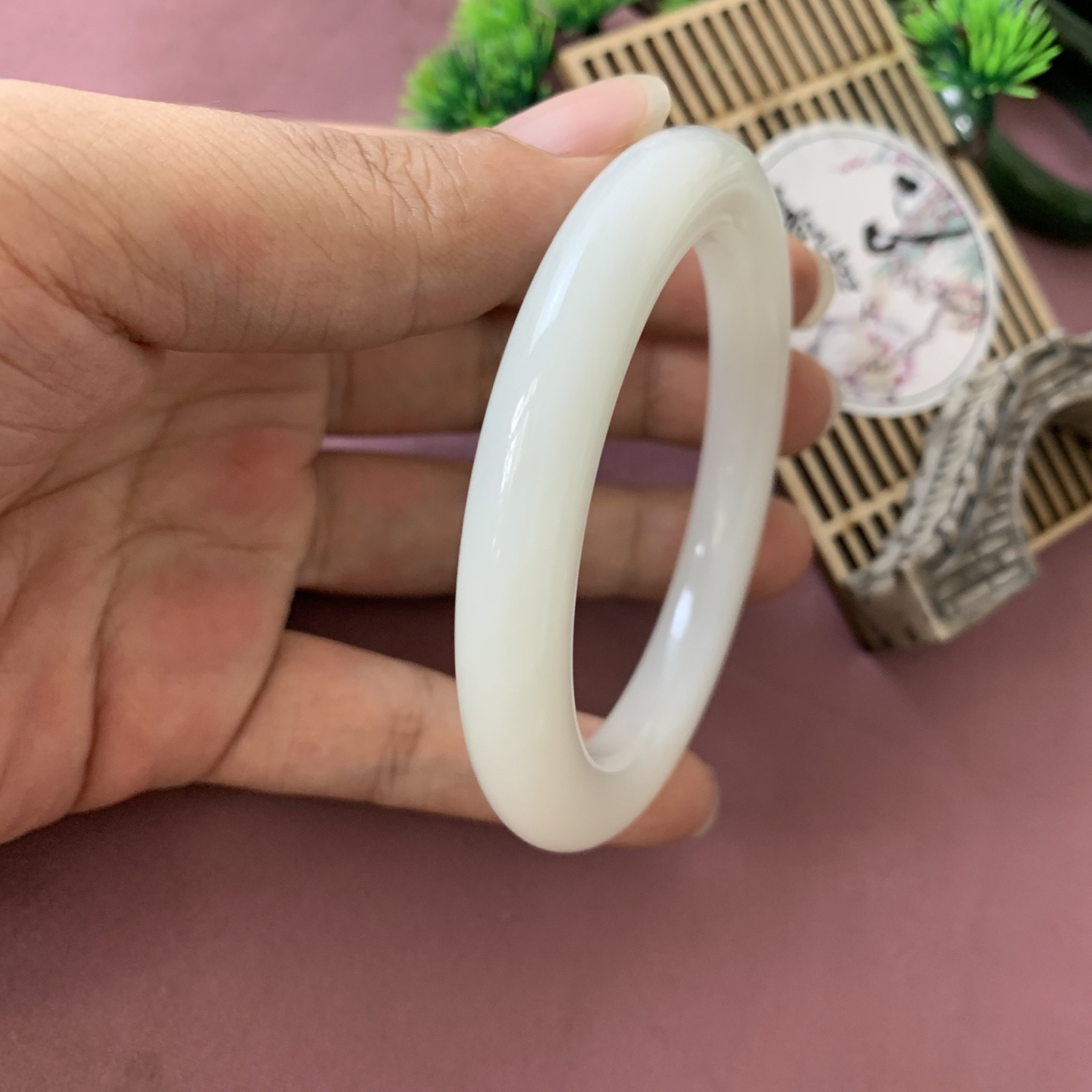和田玉63.5圈羊脂白手镯！圈口63.5玉质细腻油润 底色纯净 脂粉好，品质高。