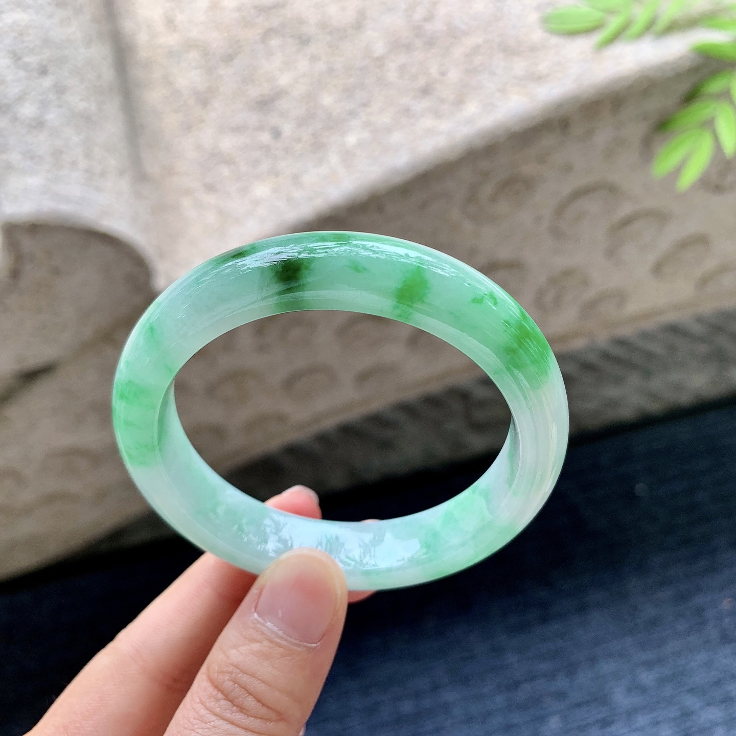 正圈52 53，细糯飘绿，水润，种老，细腻，打灯有纹线