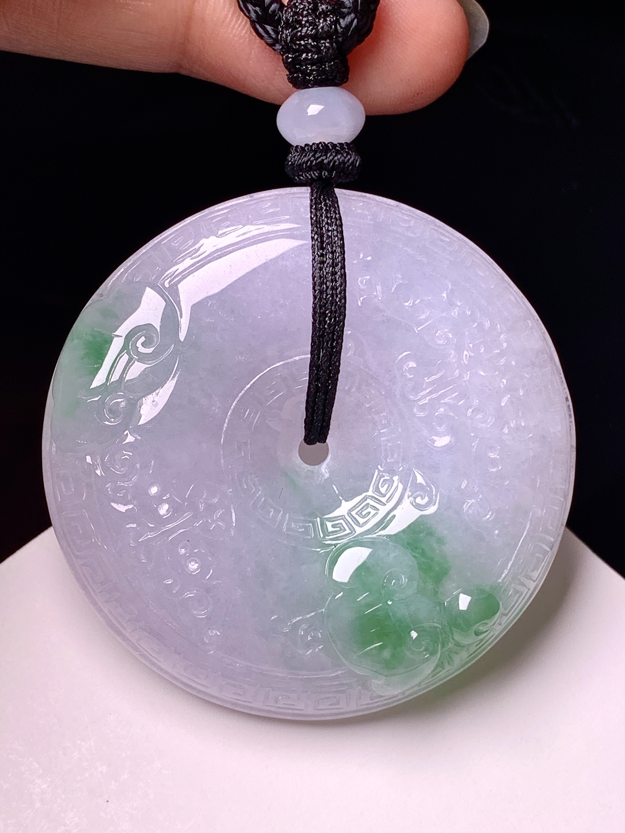 飘绿平安扣吊坠 玉质细腻 色泽艳丽清新 水润亮眼 整体尺寸44.2*11 w1