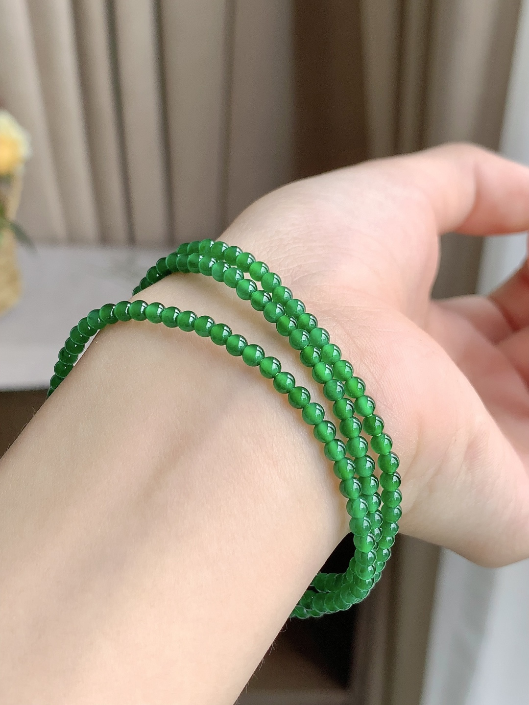 【珠子】冰阳绿珠链圆珠子珠链【说明】 性比高【尺寸】3mm，25cm【重量】9.2克