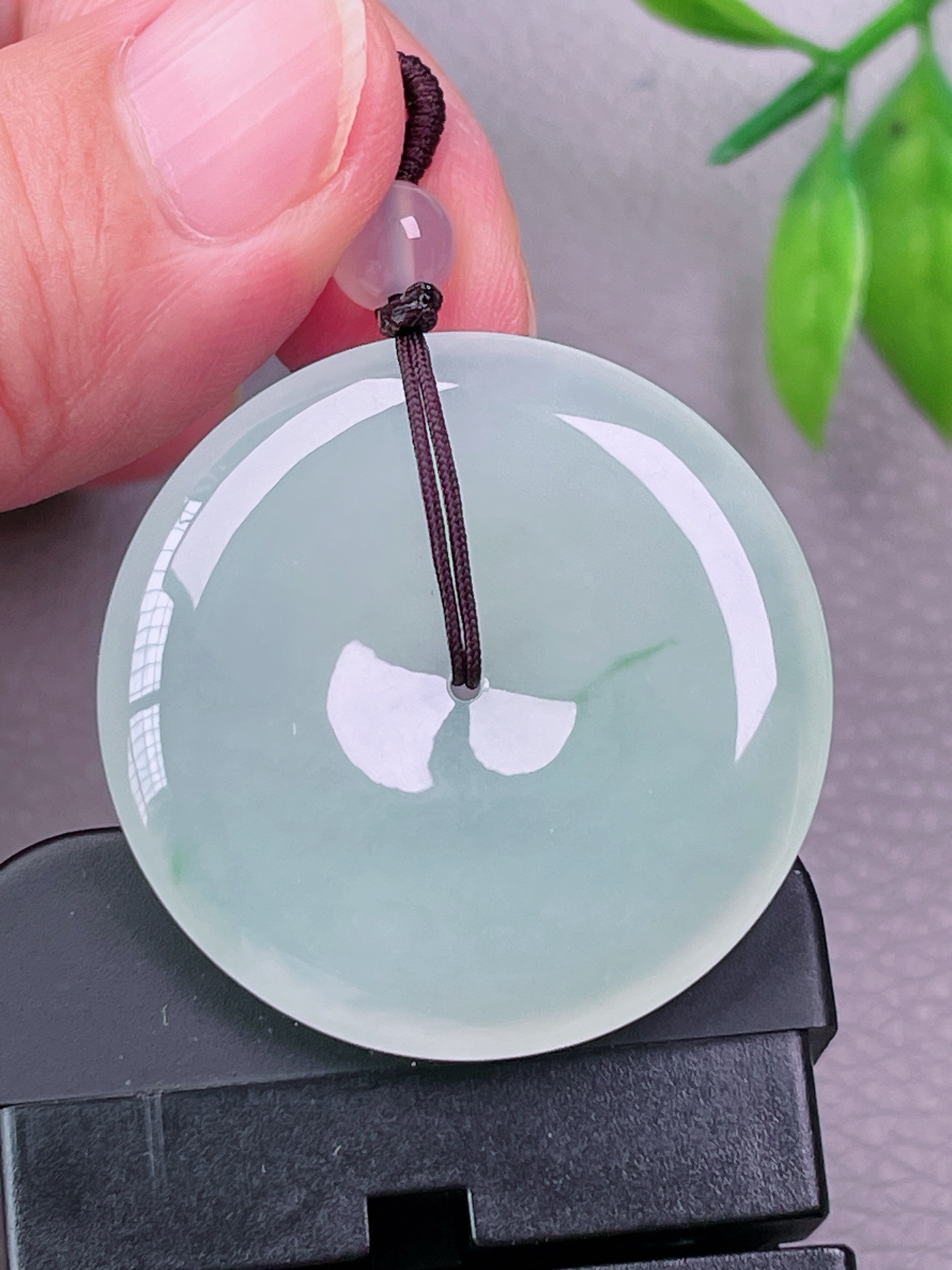 高冰种平安扣，无裂，冰透水润，细细油油，起荧光，尺寸：34.5-5.7