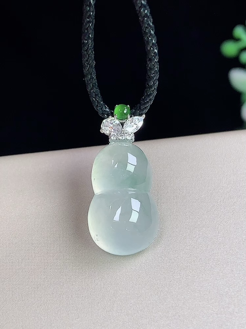 18k金镶冰种葫芦，无裂，尺寸10.3-9.7-5.7mm，j10hjg