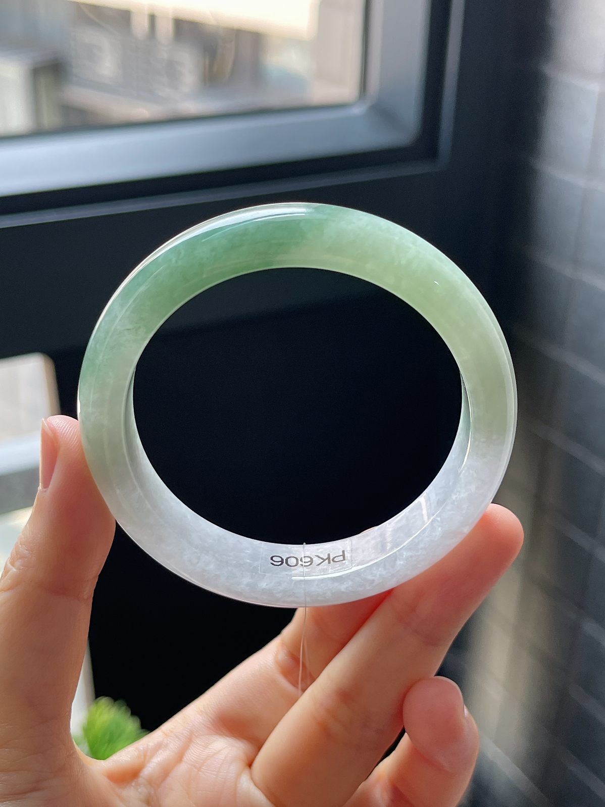 正圈53圈口，翡翠糯化种飘绿手镯