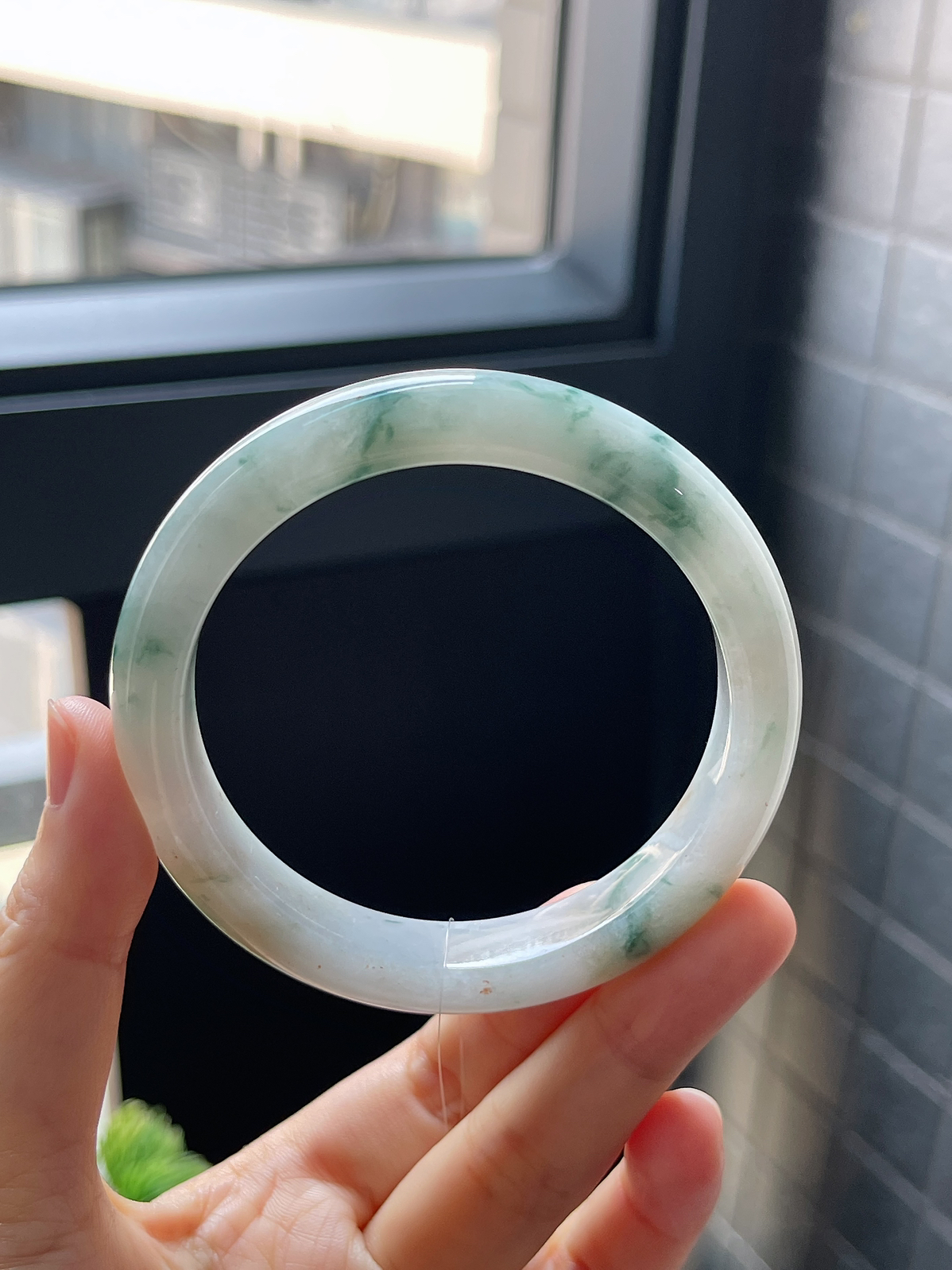正圈58.2圈口，翡翠糯化种飘绿手镯