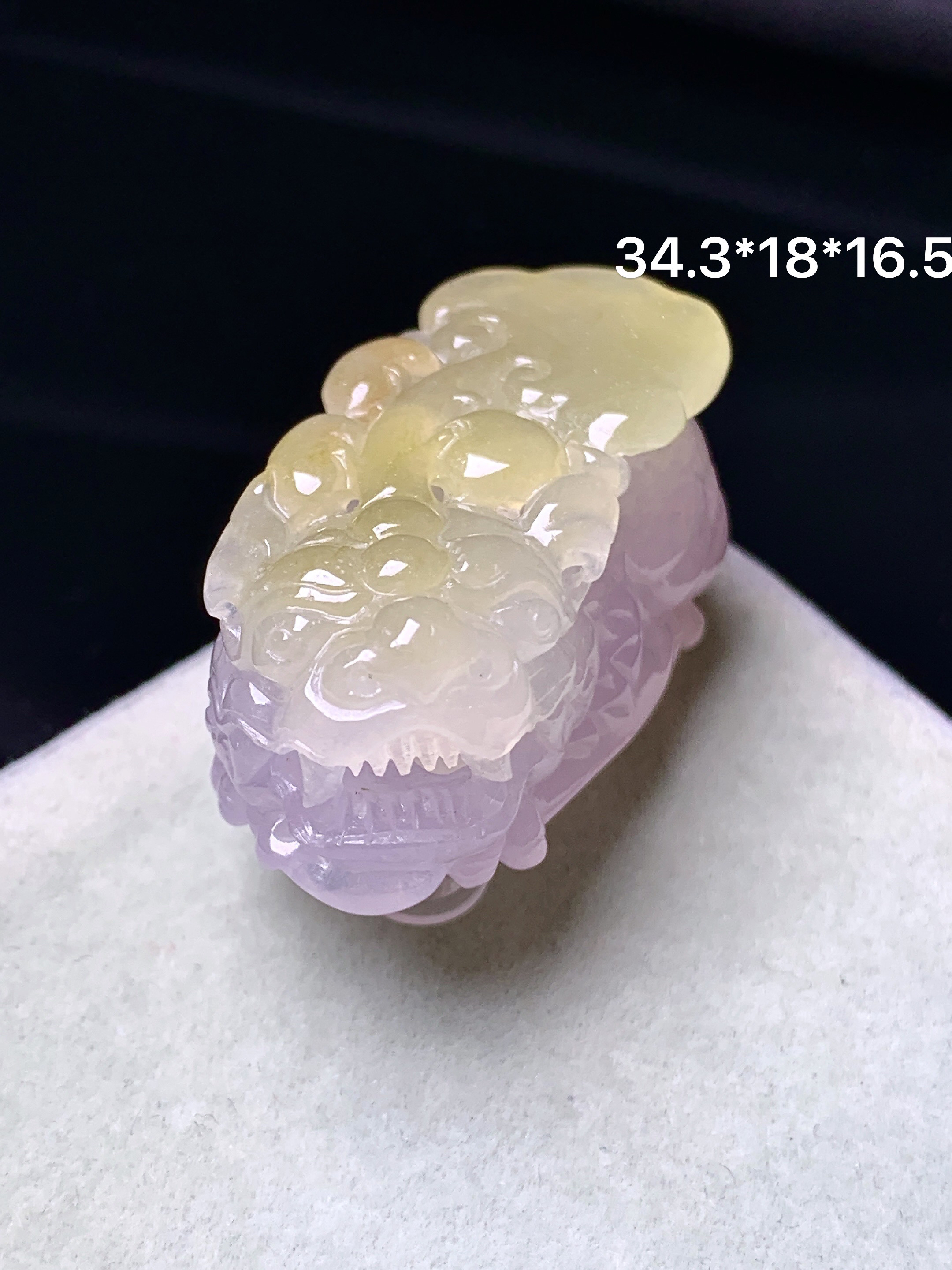 飘黄翡貔貅吊坠 玉质细腻 色泽艳丽清新 水润亮眼 整体尺寸34.3*18*16.5 a5