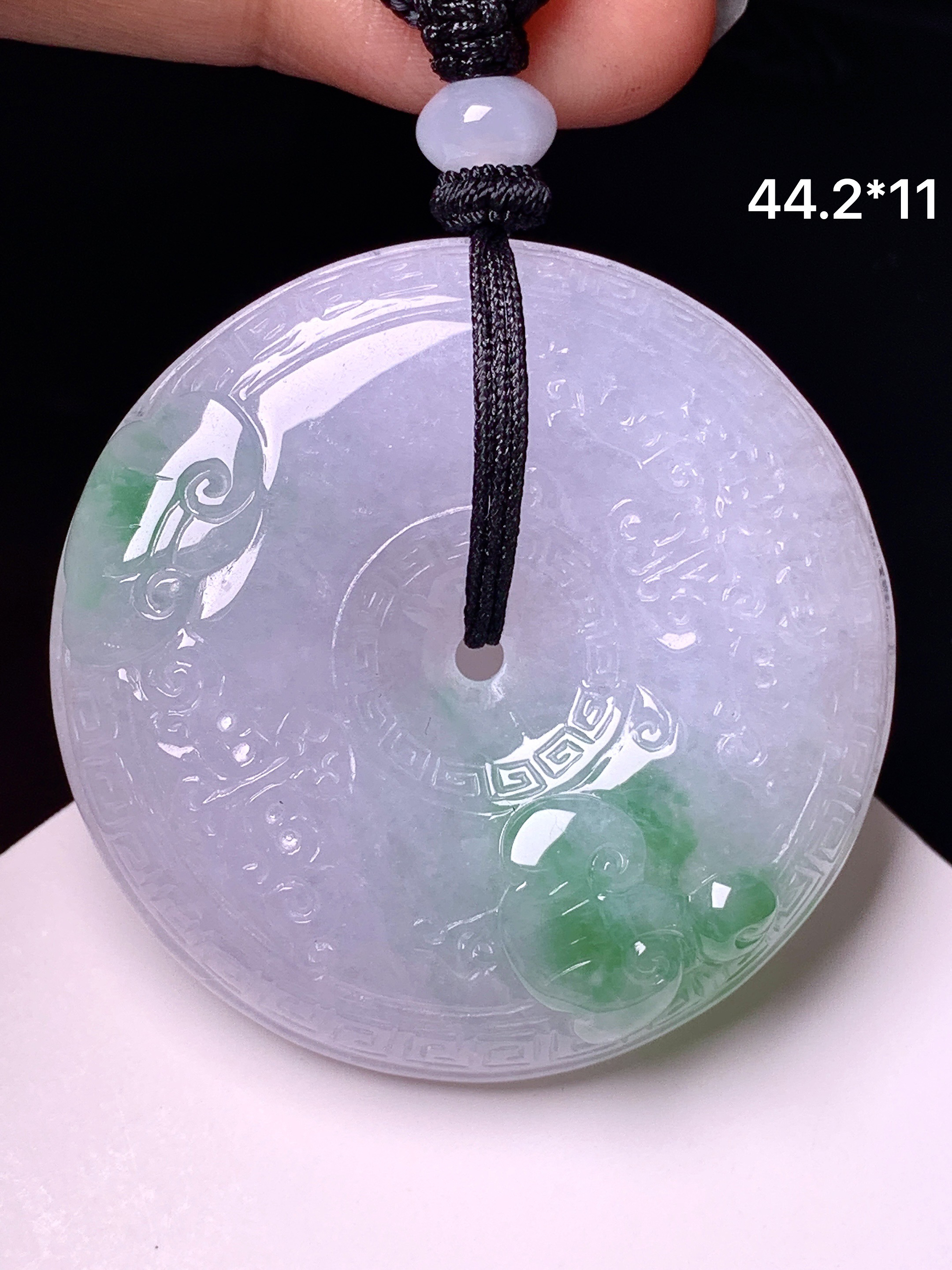 飘绿平安扣吊坠 玉质细腻 色泽艳丽清新 水润亮眼 整体尺寸44.2*11 w1