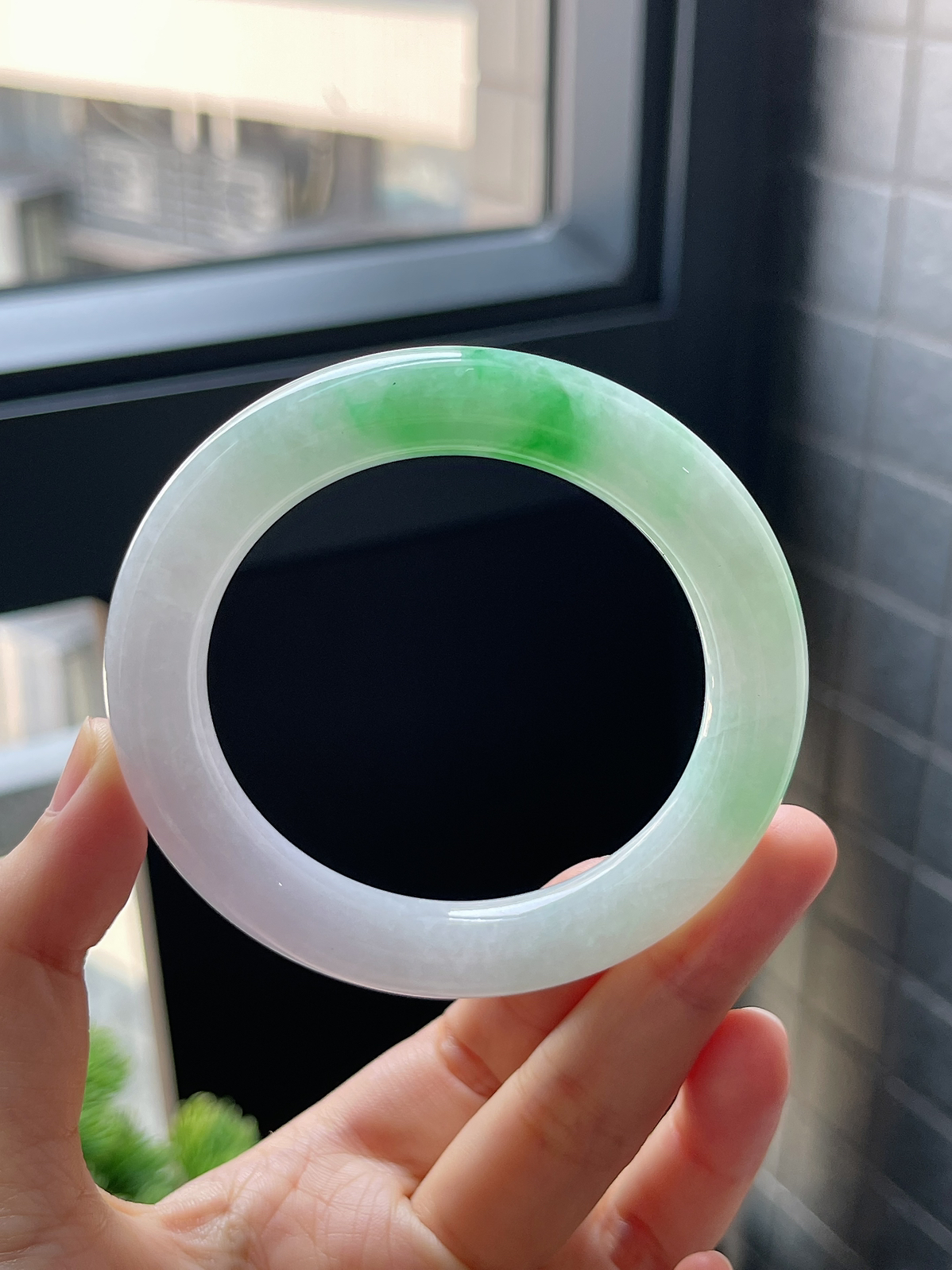 圈口55，冰糯种飘花春带彩翡翠圆条手镯9.11