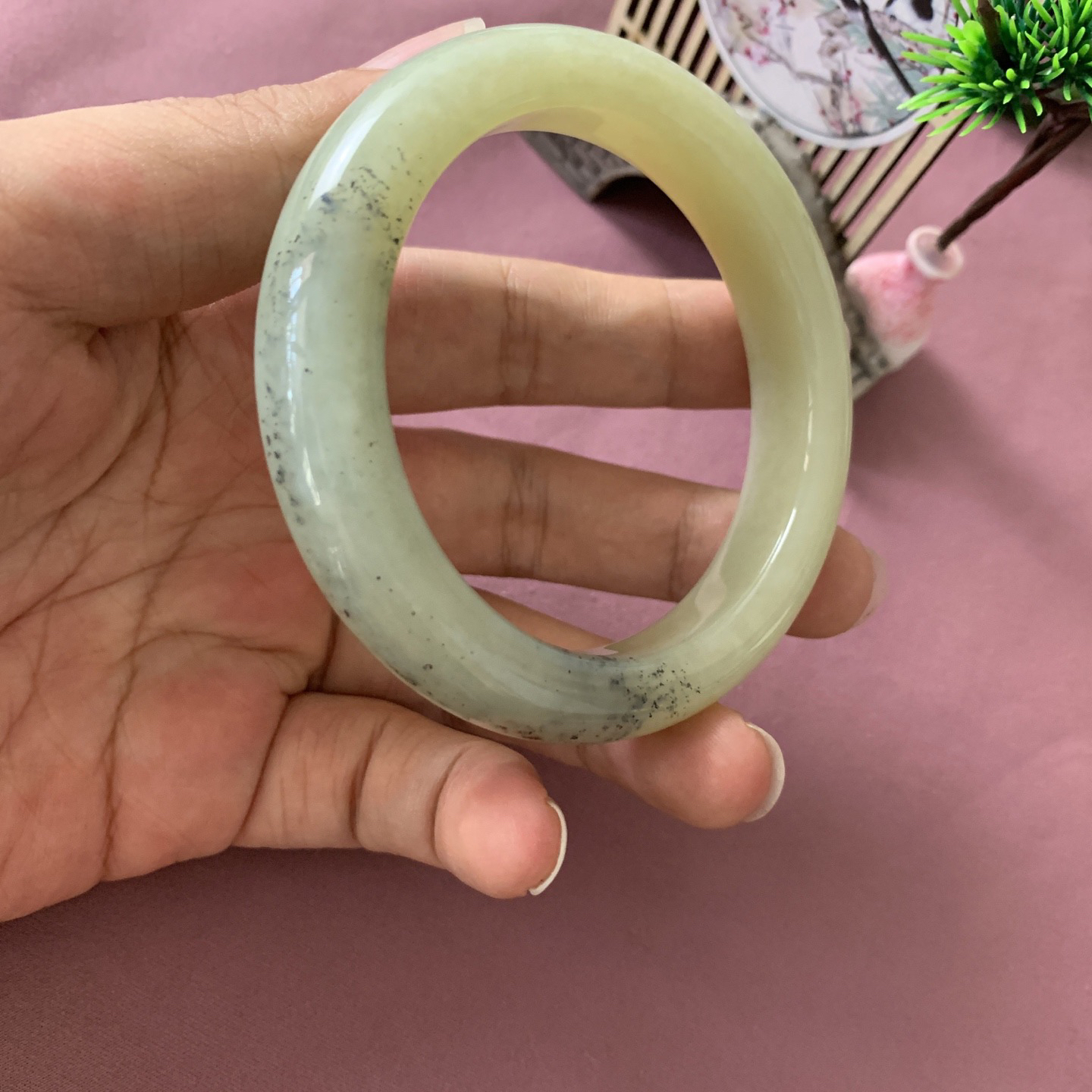 和田玉60圈且末糖料手镯！精品楼兰三色手镯，玉质细腻油润 底色纯净 无裂 脂粉好，品质高。