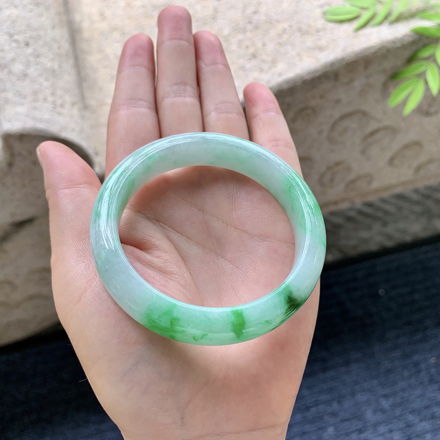 正圈52 53，细糯飘绿，水润，种老，细腻，打灯有纹线