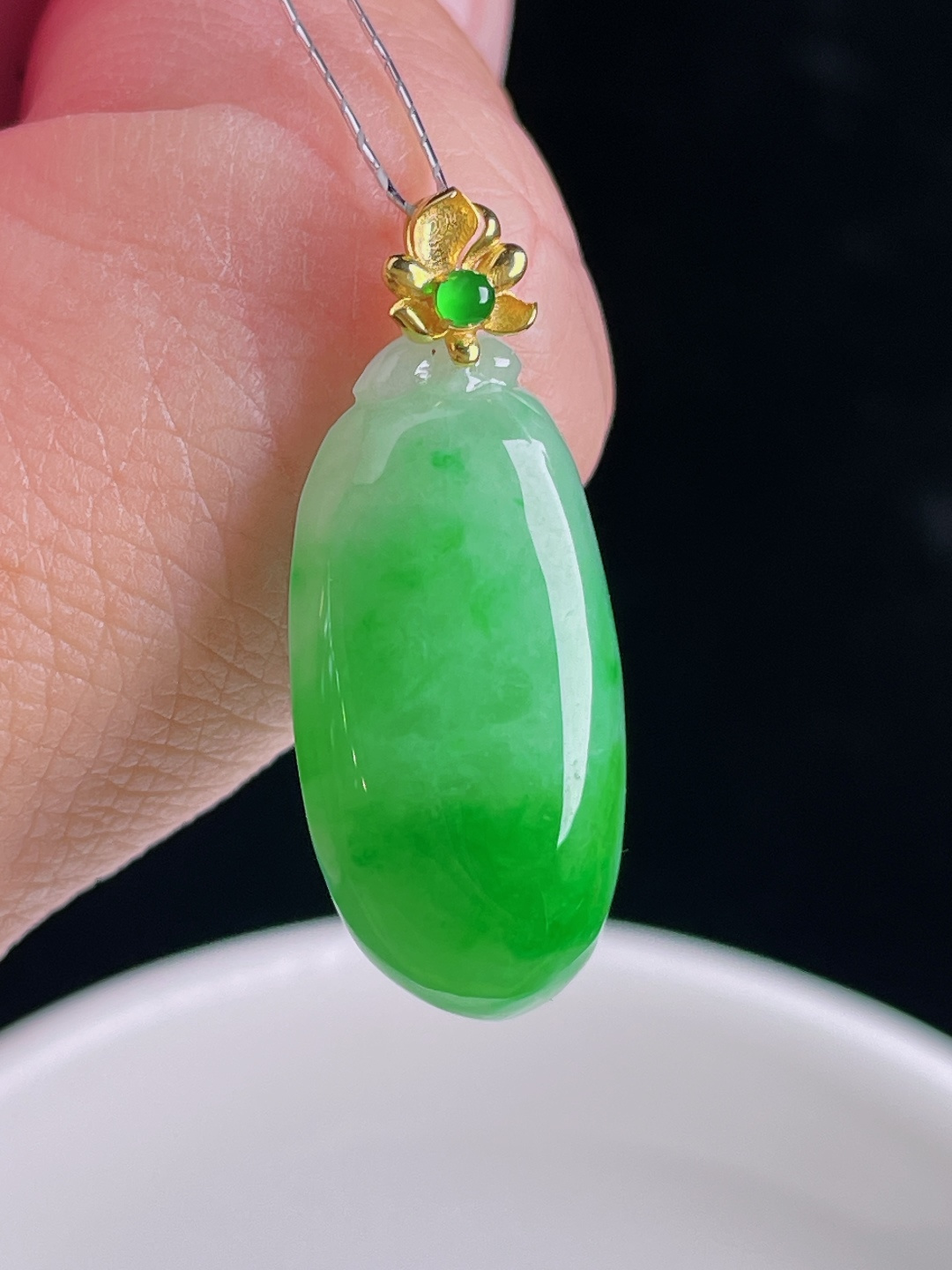 辣绿福瓜，18k镶嵌，老种起光，细底通透，尺寸：28裸石23.5/12/6.4mm0910