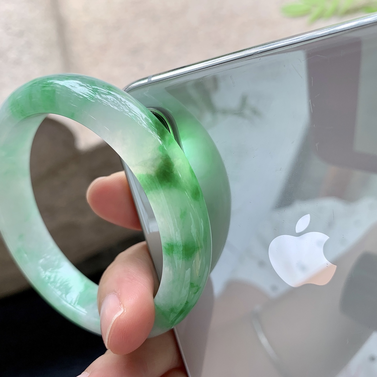 正圈52 53，细糯飘绿，水润，种老，细腻，打灯有纹线