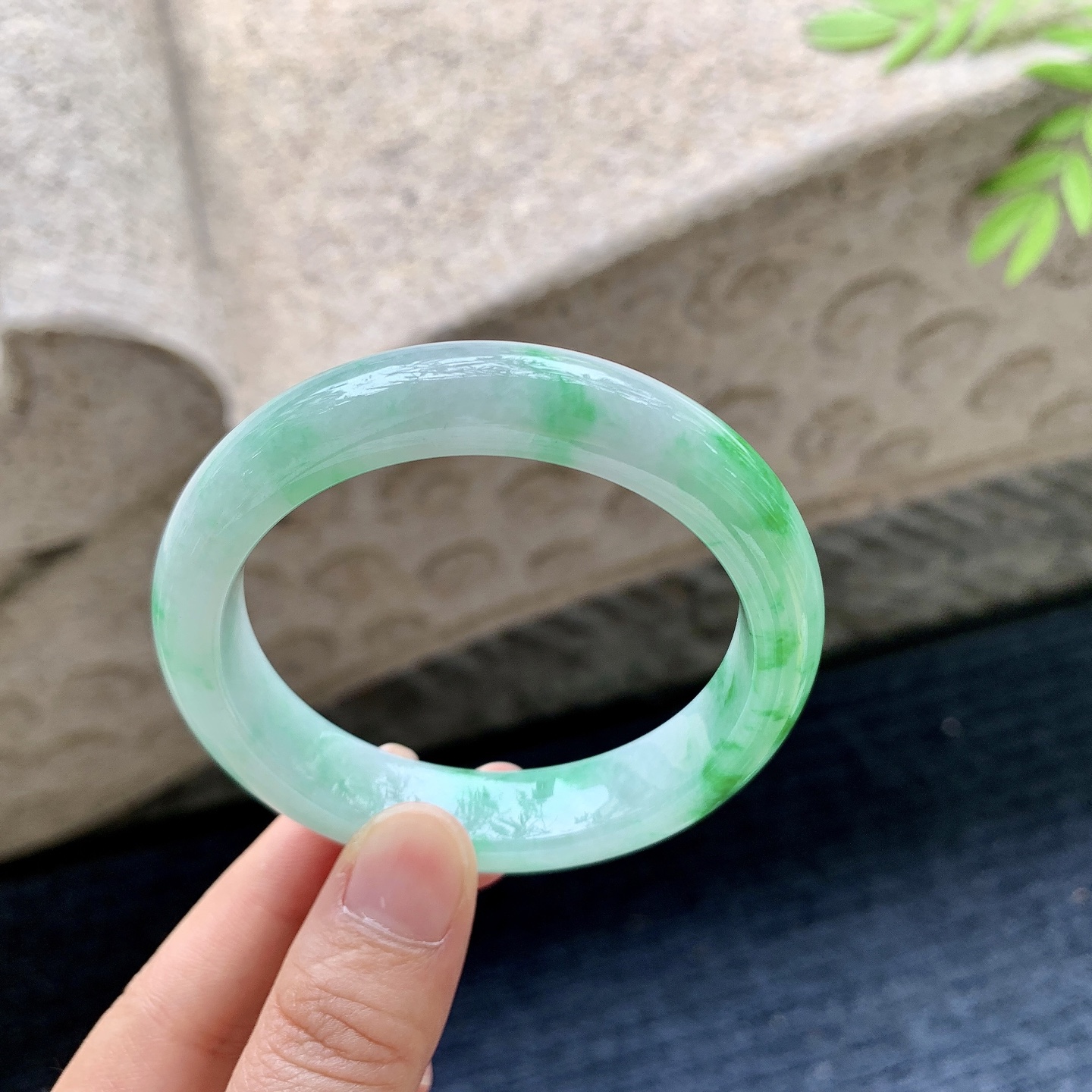 正圈52 53，细糯飘绿，水润，种老，细腻，打灯有纹线